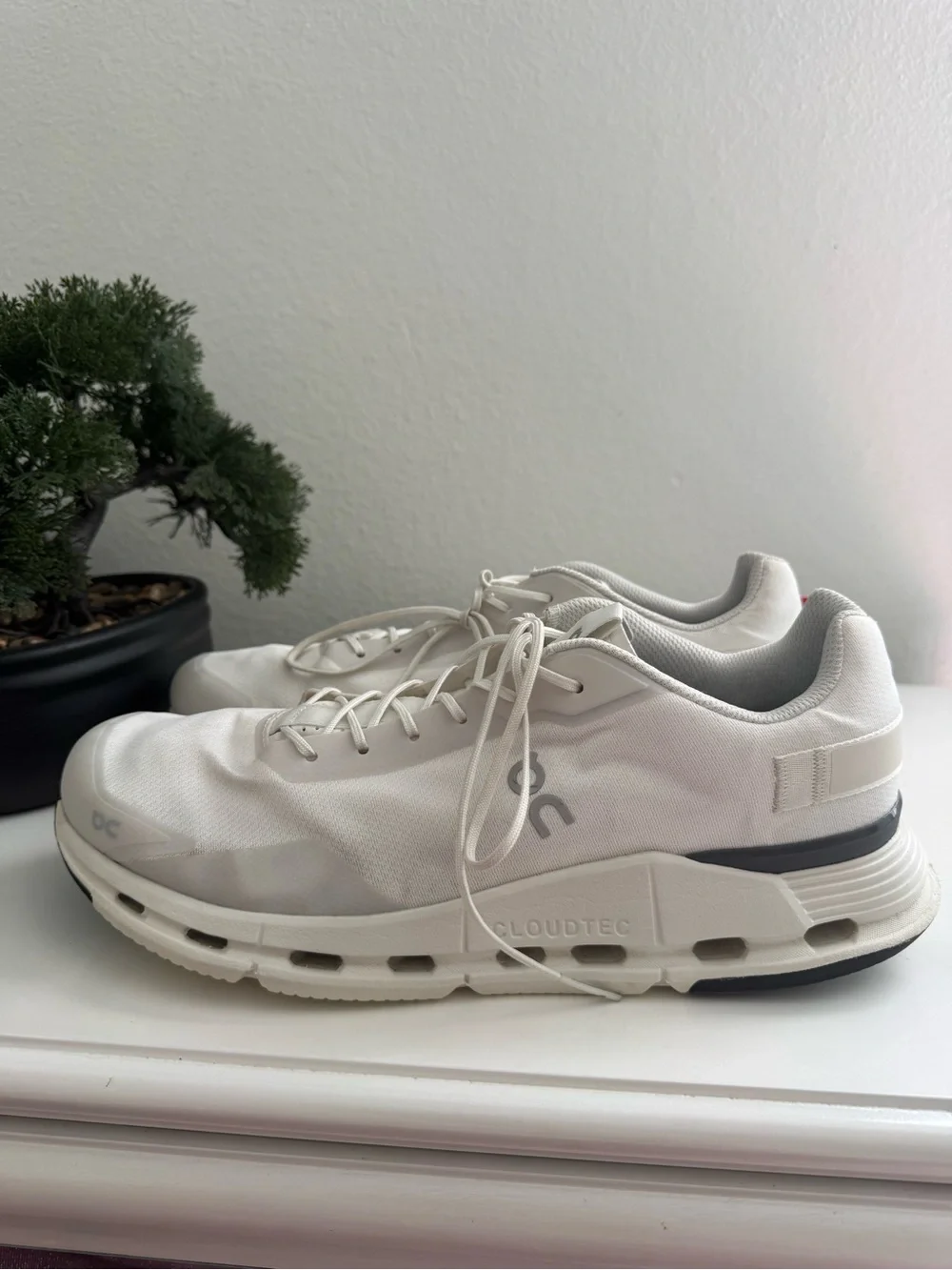 On cloudnova men size 12.5 White and Black Men's Sneakers